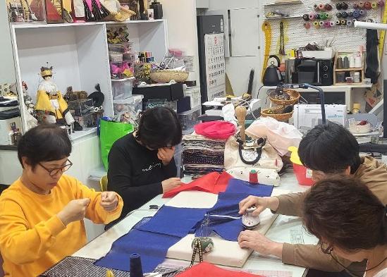 아당공방 '인형에 조선을 입히다'